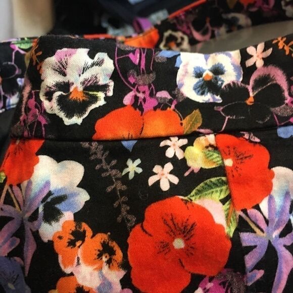 Cover Stitched High Waisted Shorts Black w/Floral Print Small EUC - Picture 5 of 7